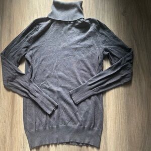 Banana Republic Women’s XS Petite Gray Lightweight Turtleneck Silk Sweater